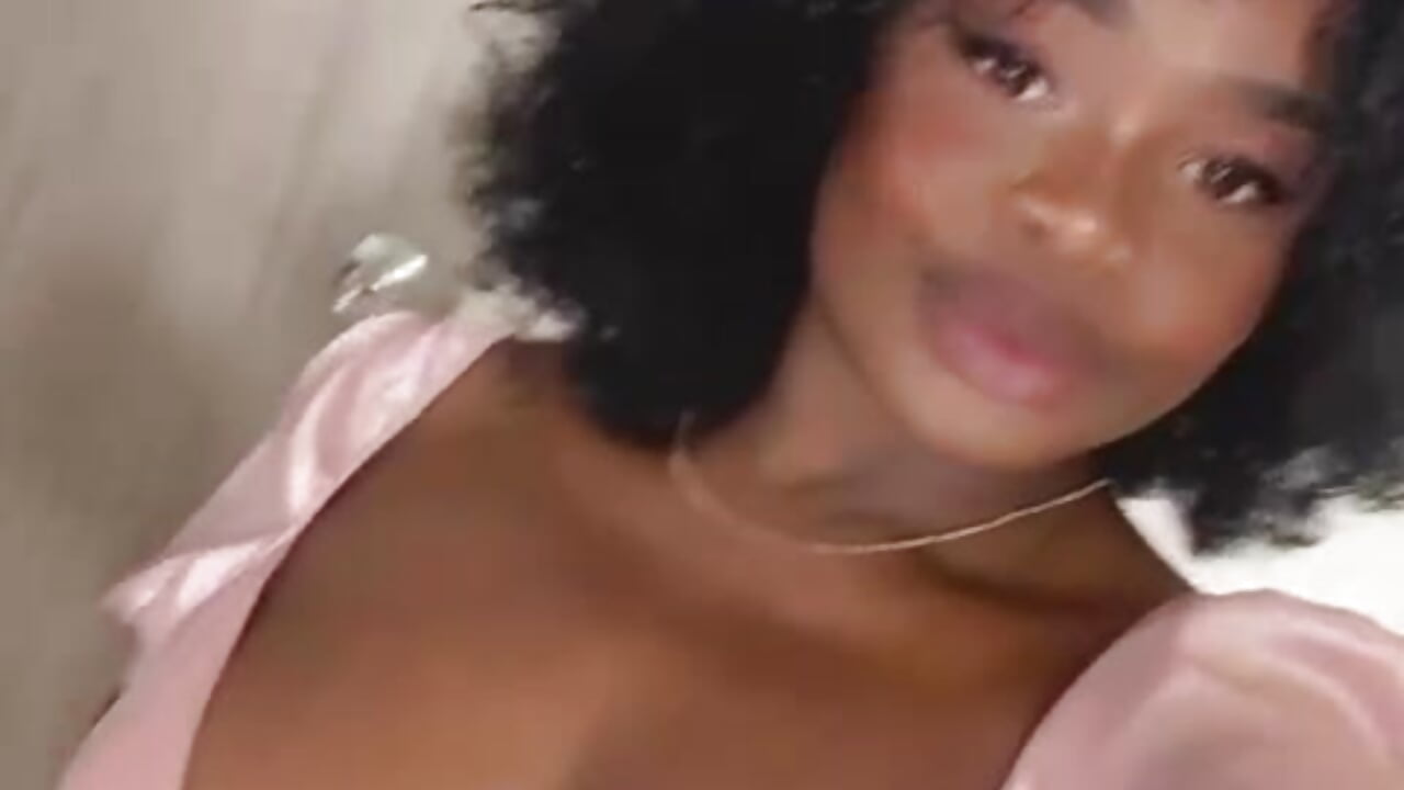 A good coffee in the morning 🤤🔥 - Venuswilds 캠 모델의 동영상