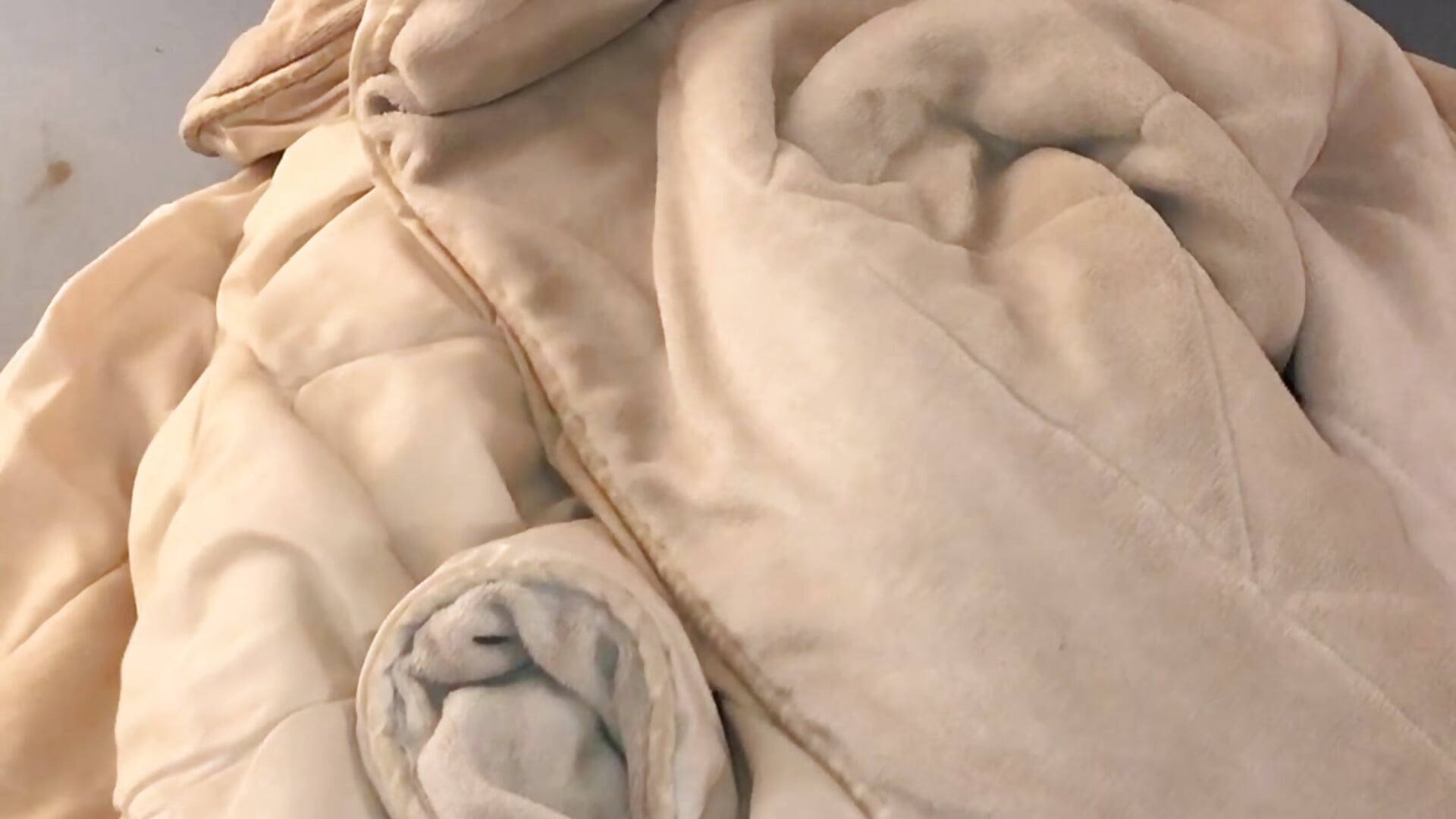 Kleiner Vorgeschmack 🫣 - video by lana-dirty cam model