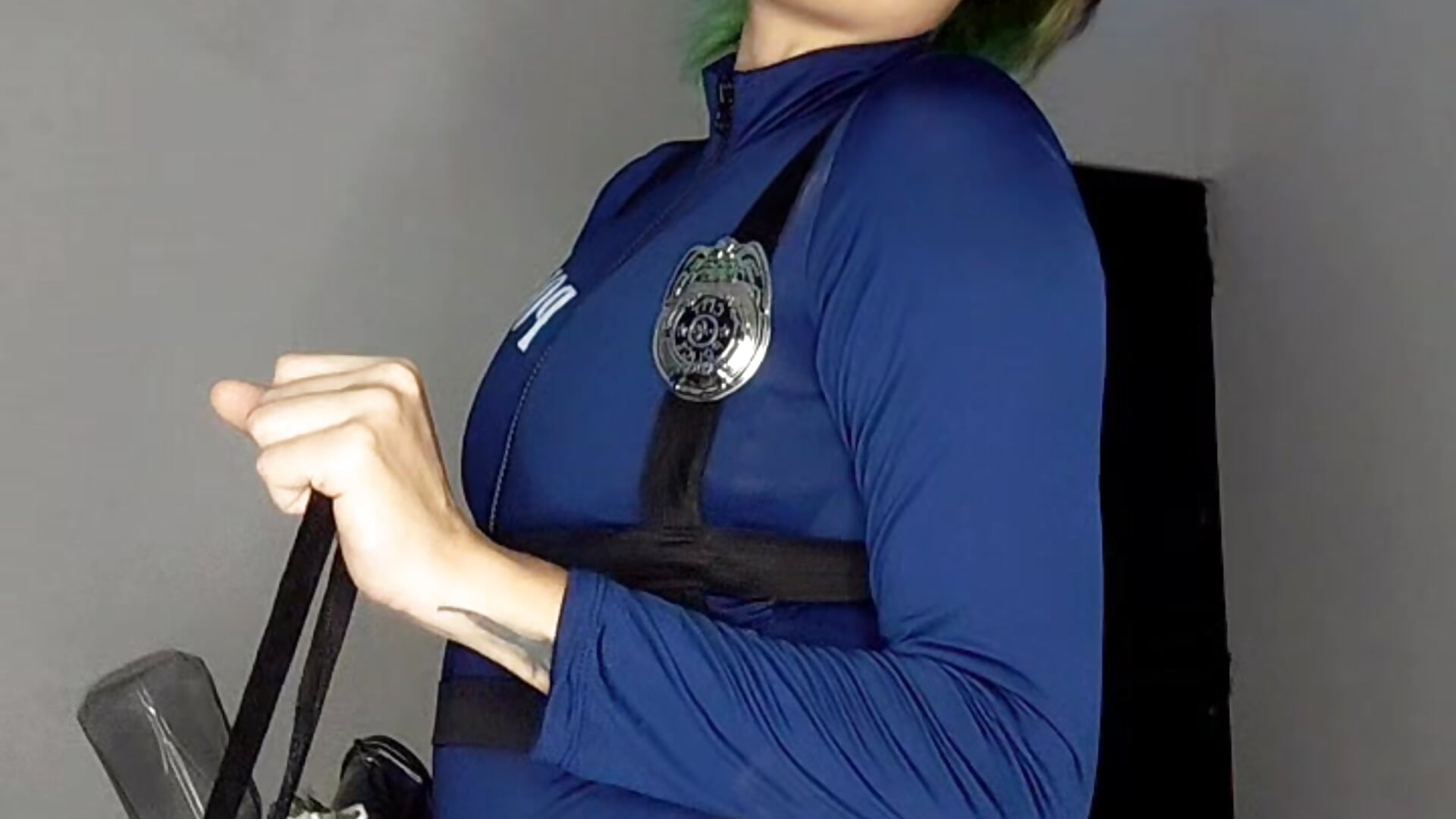 Police! Raise your hands 👮‍♂️😏🔥 - Vídeo de Kay_towers, modelo de vídeos