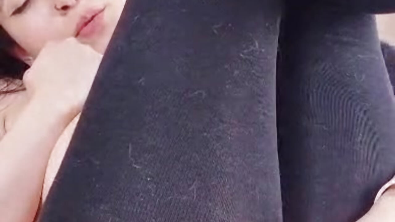 Each tip vibrates in my pussy with black stockings on - video by Dahimichi cam model