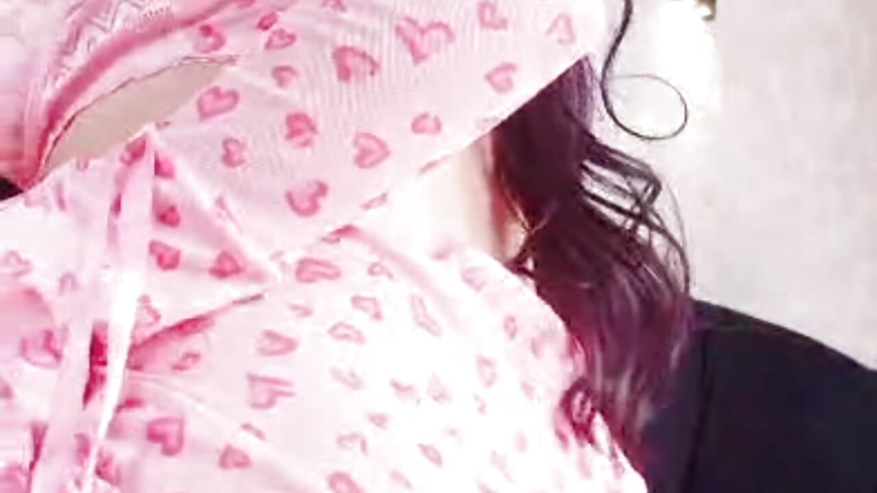 When no one is looking, I fuck the pillow - video by Dahimichi cam model