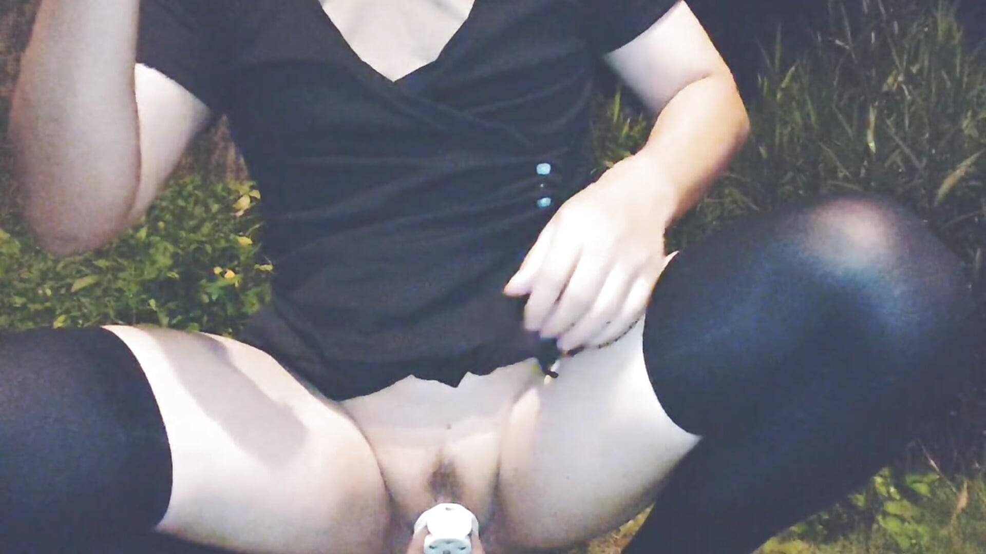 户外露出并插射，Outdoor nude walking and prostate milking