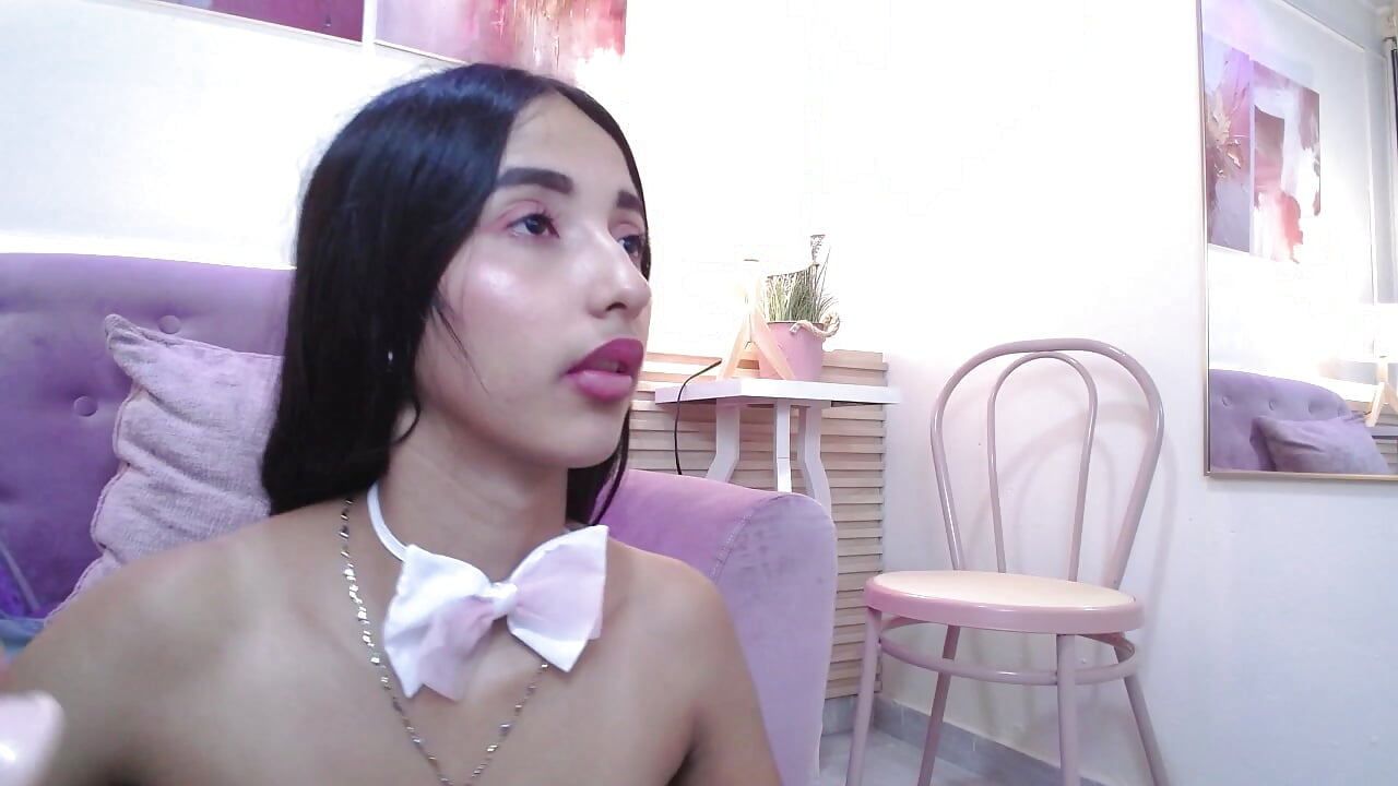 This brunette drips saliva when she deepthroats 💦 - SweetyLaly 캠 모델의 동영상