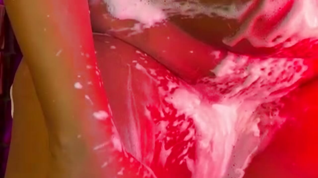 “𝕳𝖊𝖑𝖕 𝖒𝖊 𝖇𝖑𝖔𝖜 𝖙𝖍𝖊 𝖇𝖚𝖇𝖇𝖑𝖊𝖘? 🥺💭” - відео від вебкаммоделі Cristal_hott1