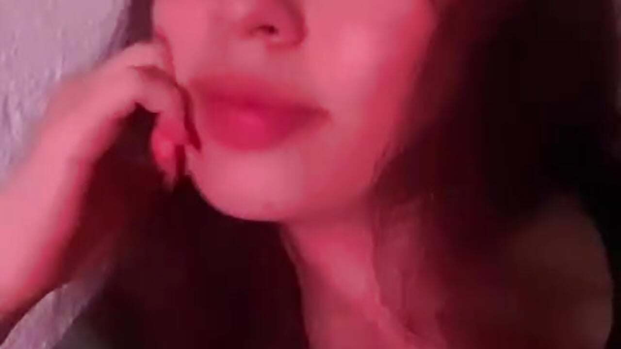 kisses for you - video av LuluBeerry cam model