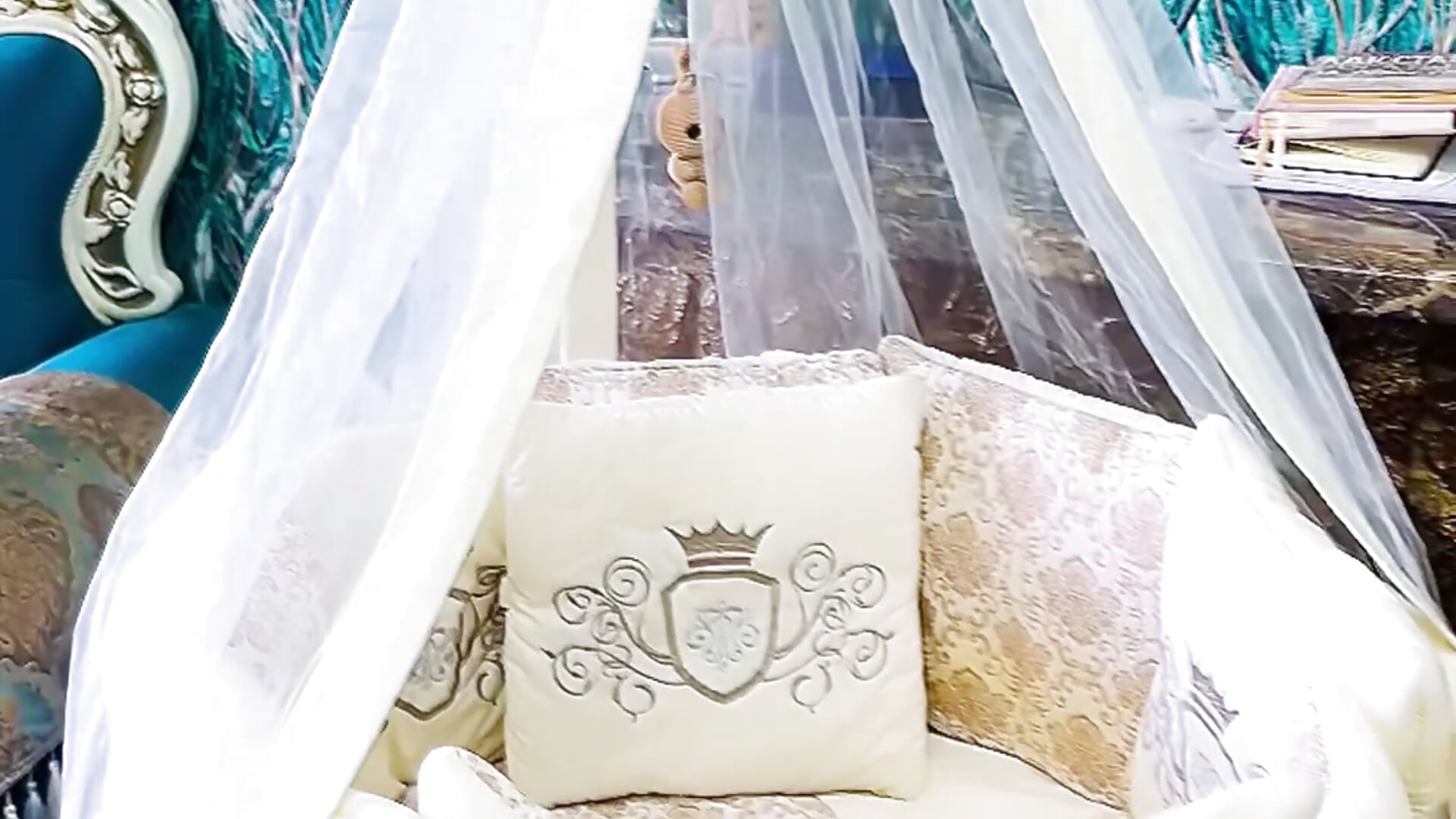Baby already has two cribs—one electric and one with a pendulum rocker! A few things still need sett - MBillionBaby369 adlı kamera modelinin videosu