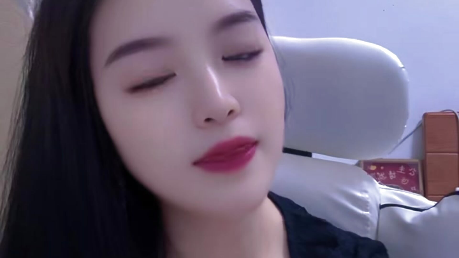 微信  视频2025-07-13_222819_970 – video af Julychat