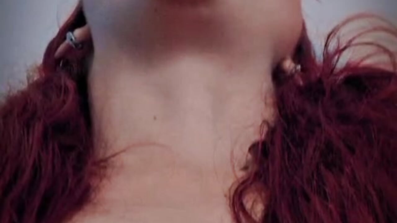 From below it looks hot 🍆💋🥵 - video by violet_belle_ cam model