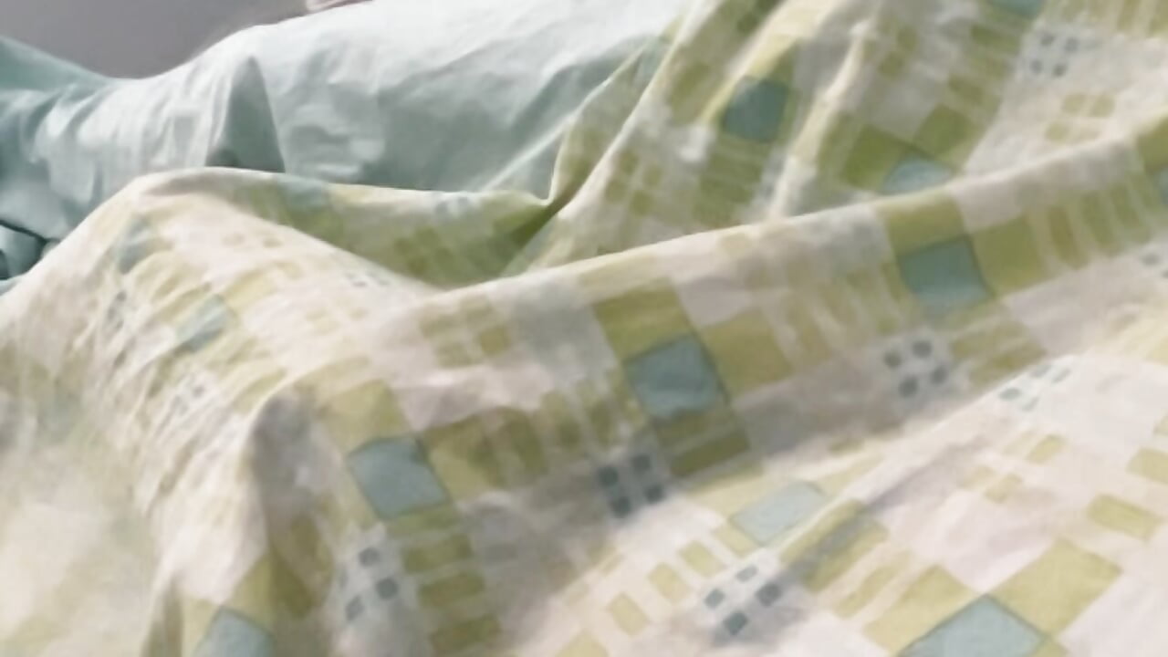 Lo qué pasa debajo de la manta🔥🔥 - video by dulce_salado cam model