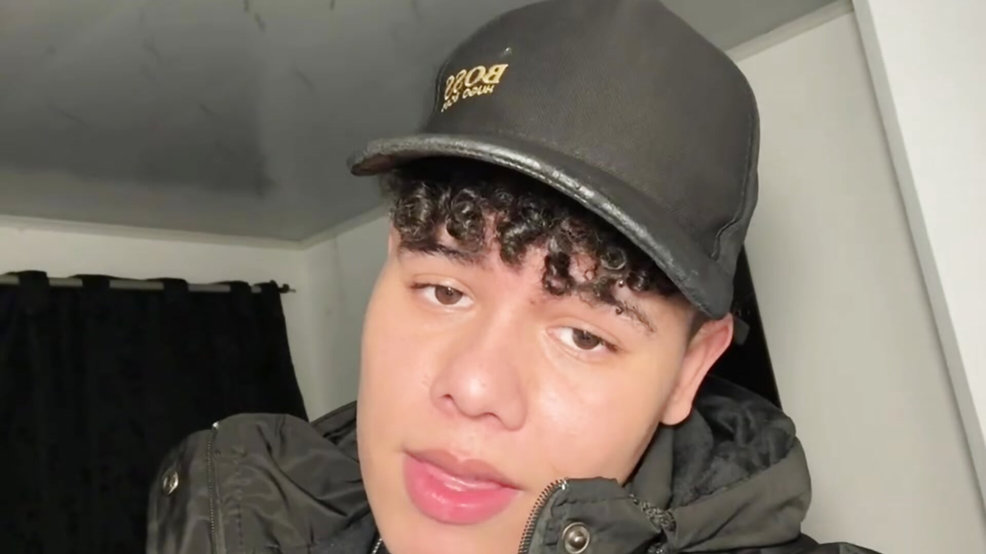 A singer? Or is it better when I'm naked? - video by Michael_Ironlust_ cam model