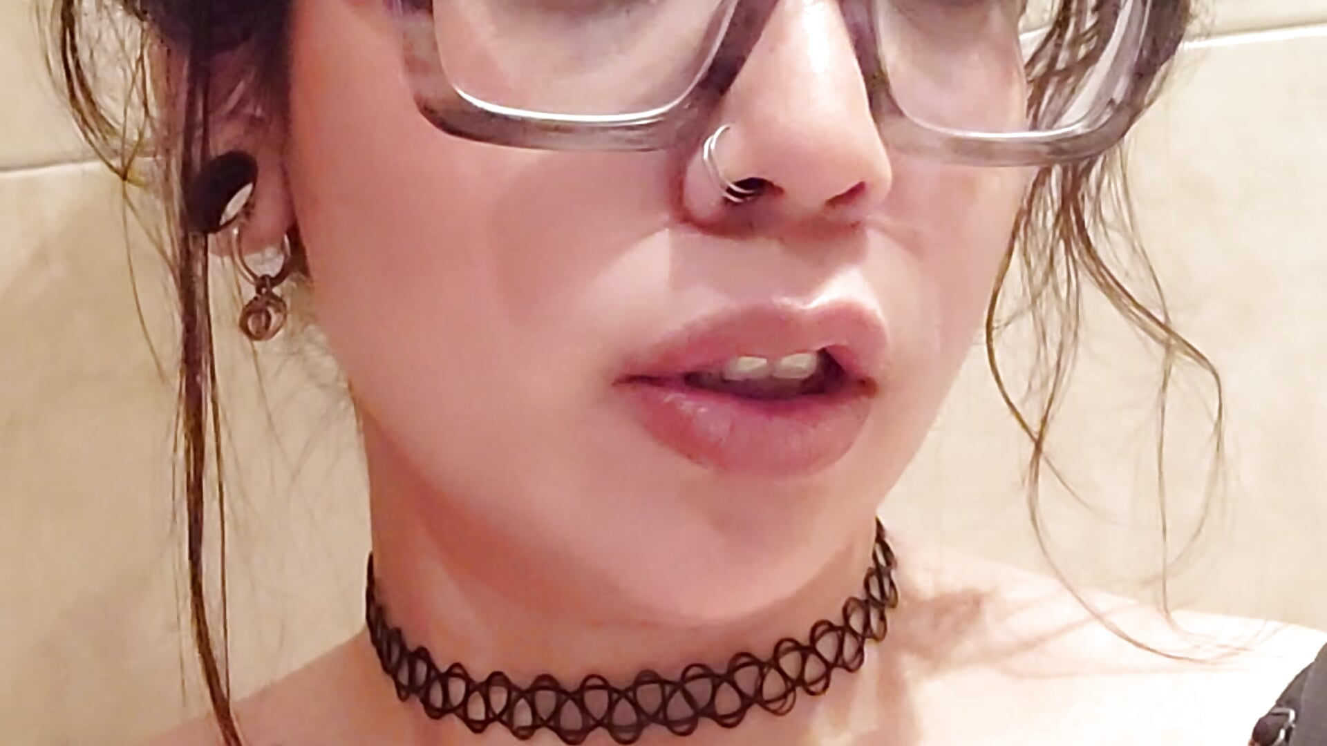 Guess how many languages I know? - video by GypsyMamacita cam model