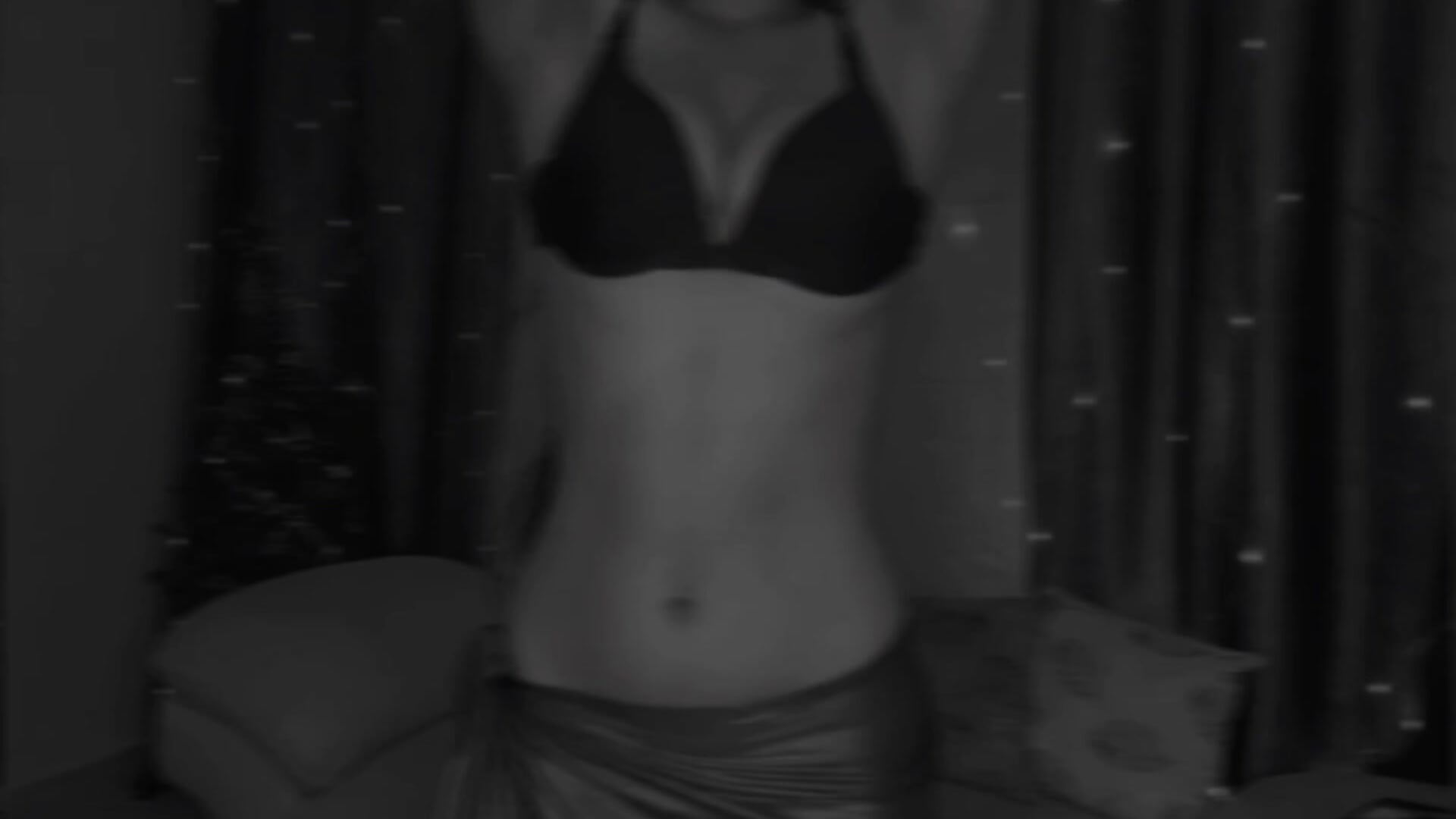 1000062042.mp4 – video od webkamerové modelky KARISHMA-STRIP