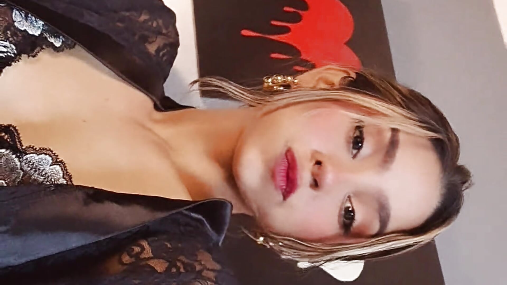 1000132563 - video by RACHELRUIZ cam model