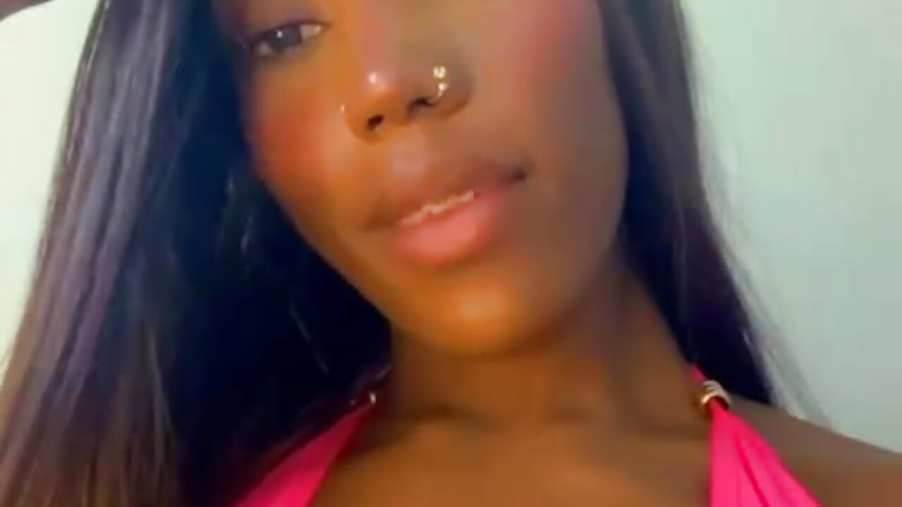 Just laughing… but maybe teasing you a little 😏💞 - video oleh model kamera Mistt_Mia