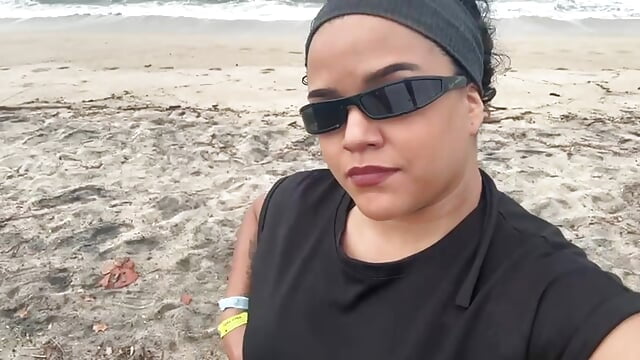 exhibitionism on the public beach - video od modelky/modela emily_perezz