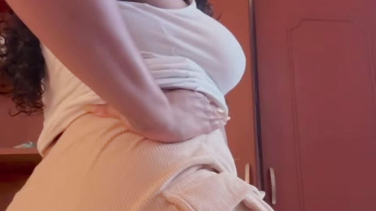 Do you want me to sit on your dick? - vídeo de la modelo de cam emily_perezz