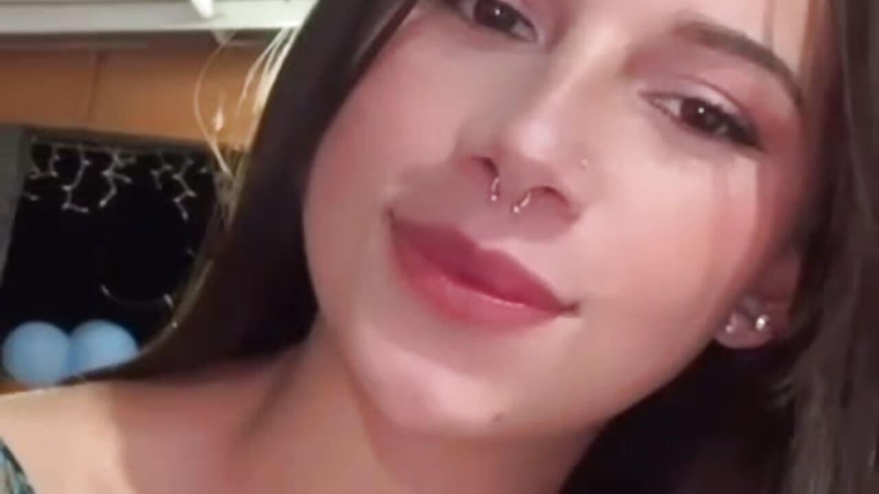 d57f79a2-eca6-4174-94b5-468a098a2d5e - video oleh CharlotteSex_ kamera model