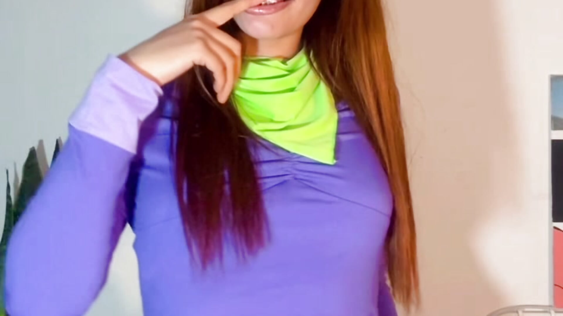 Daphne went out to solve mysteries... and to steal glances 💜✨ - video của Emerald_Sparkles_