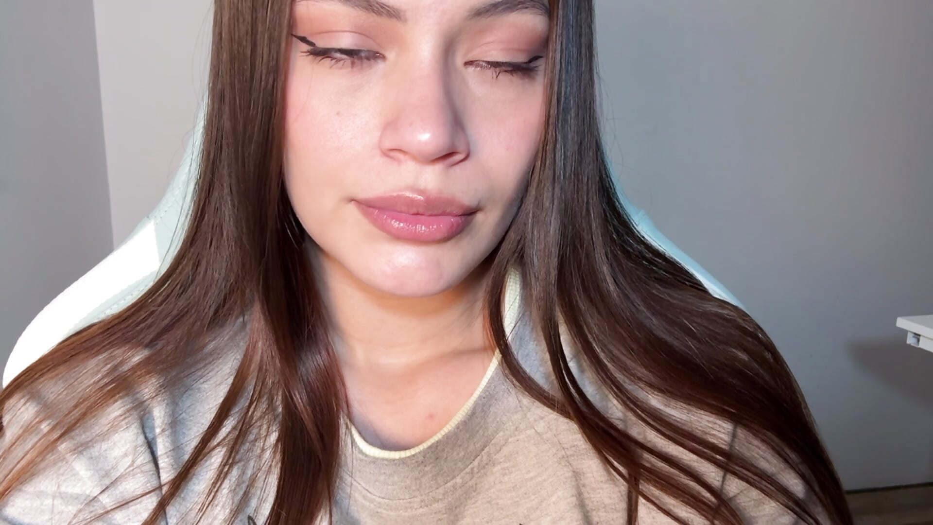 eye contact - video by Emerald_Sparkles_ cam model