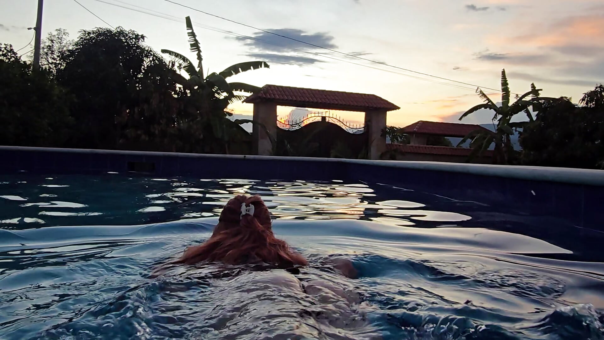 Did you know that I practiced swimming a while ago? I'd love to come back - lunnaa_主播的视频