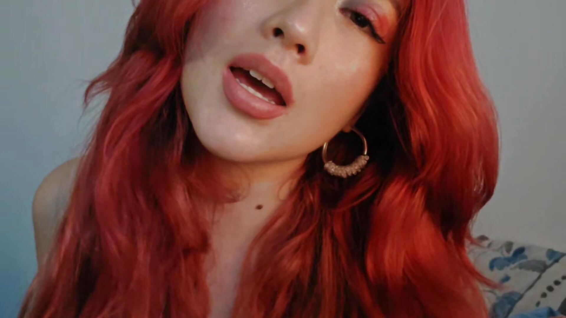 I'm a rainbow and you could be the goblin that slides on me 😏☘️ - lunnaa_主播的视频