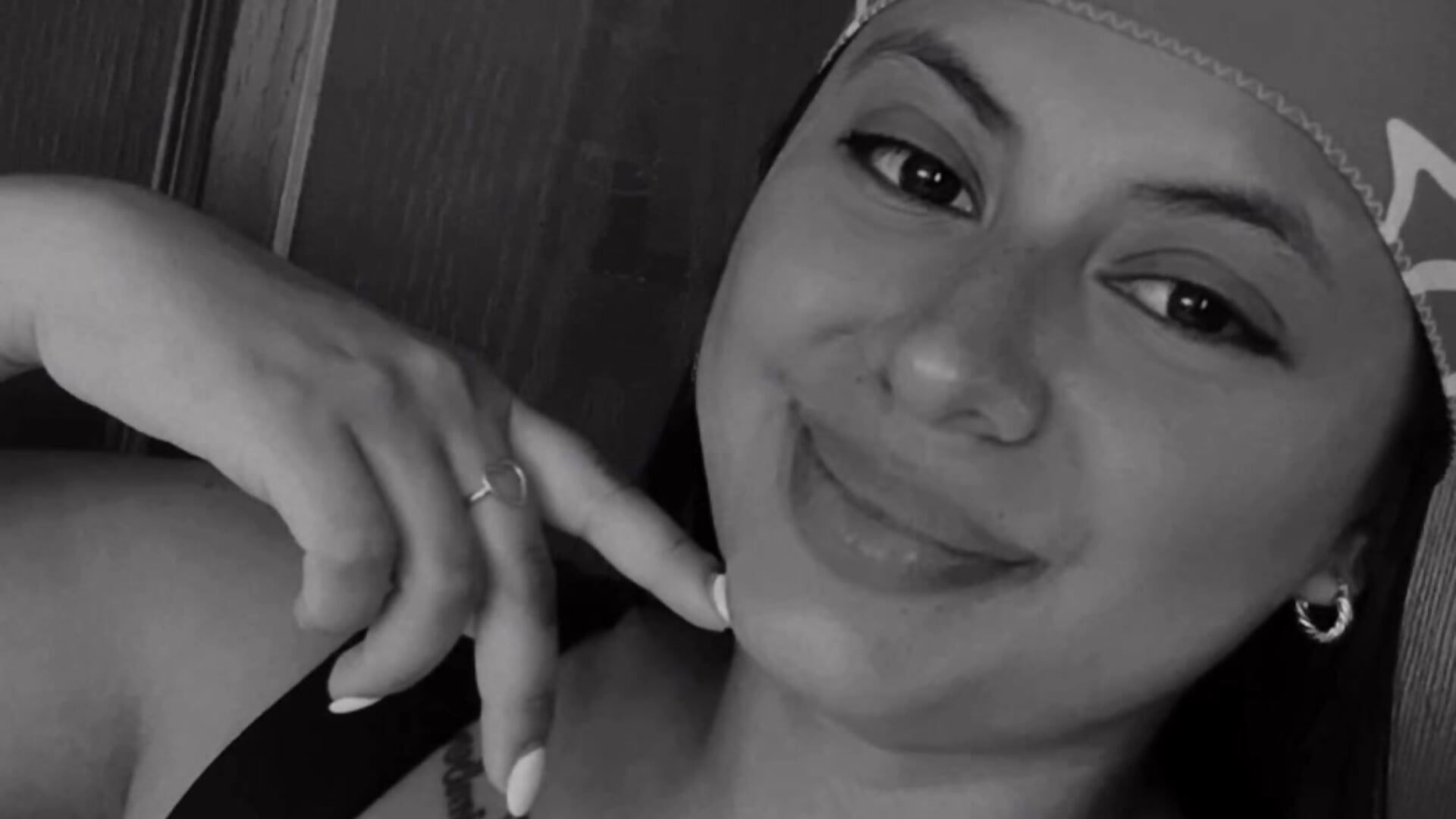 Kisses🥰 - video by ema_zoe cam model