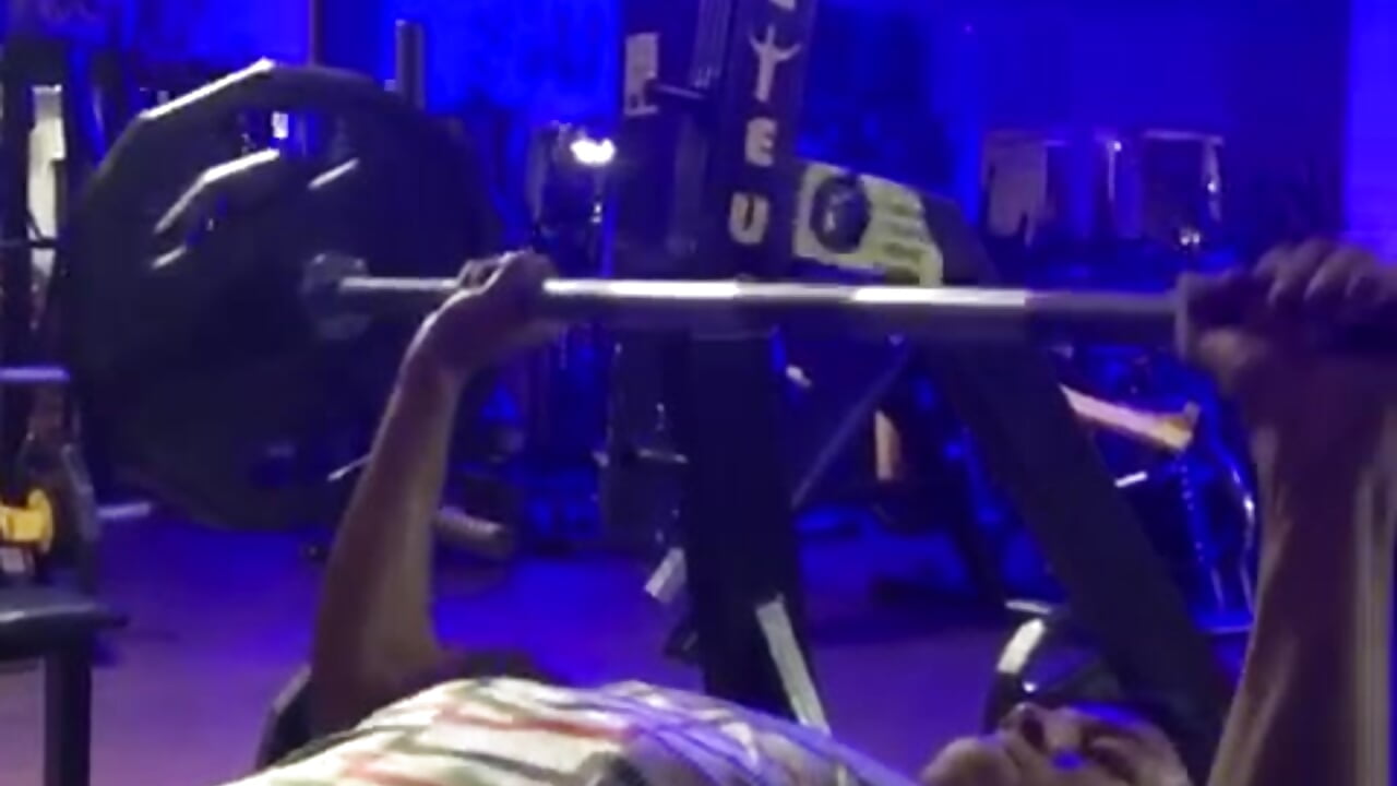 the gym is my therapy - Video von RickyEbony Cam-Model