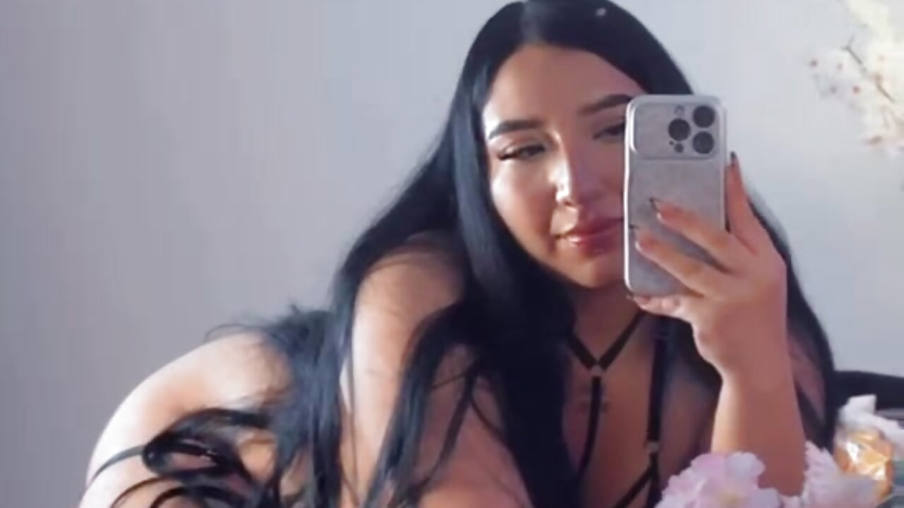YOUR PRETTY CURVY GIRL - video của người mẫu cam veronica_hill_