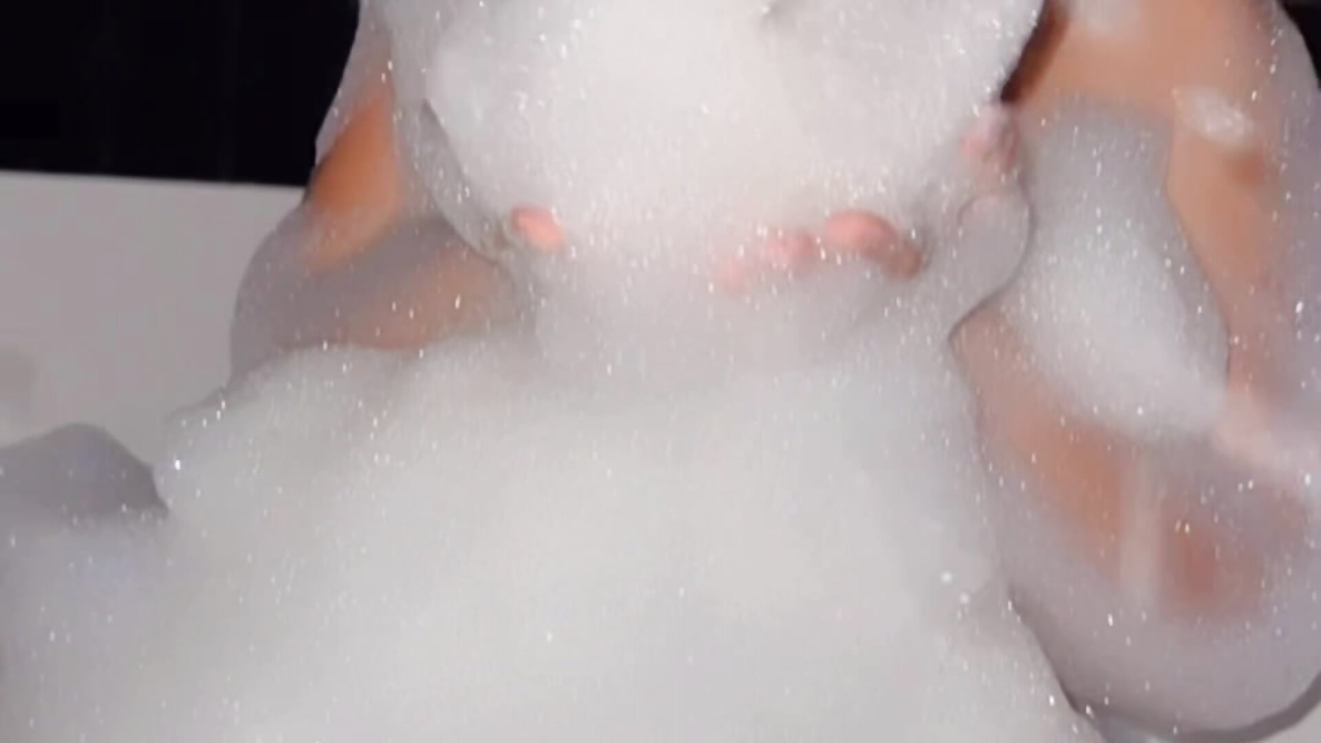Bubble play - video by Kath_C cam model