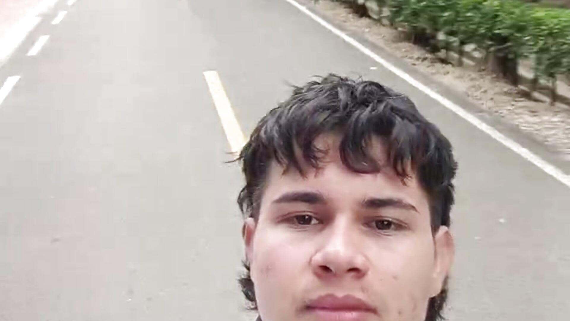 I walk... but I think of you – video od webkamerové modelky Alejandro_b0y