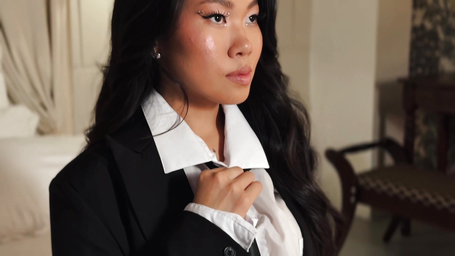 Schoolgirl or secretary? ;-)