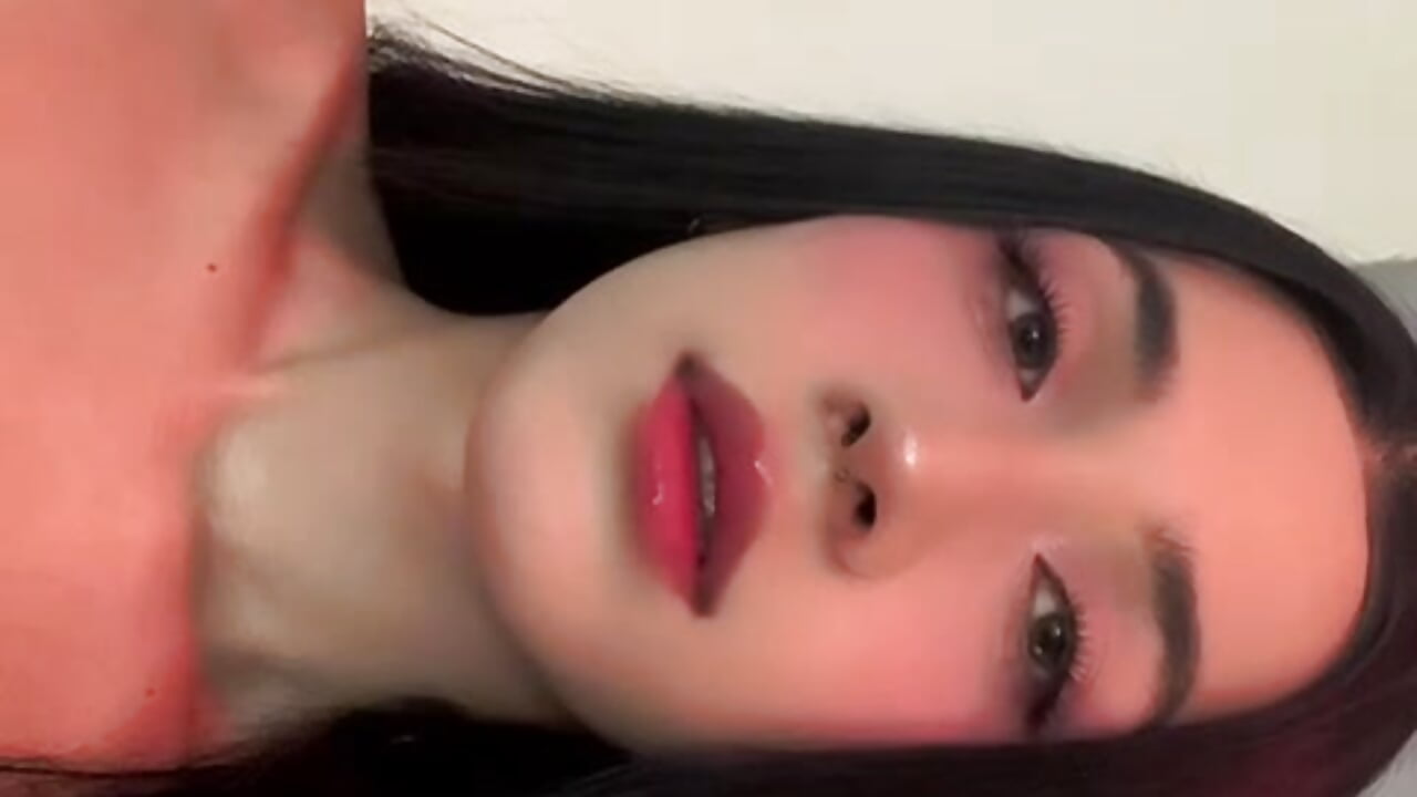 Hi there! 👀 - video by KristallSwan cam model