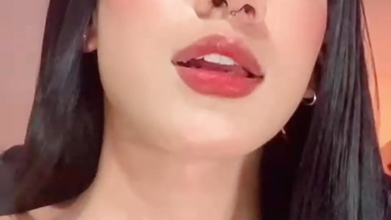 Me! – видео вебкам-модели KristallSwan