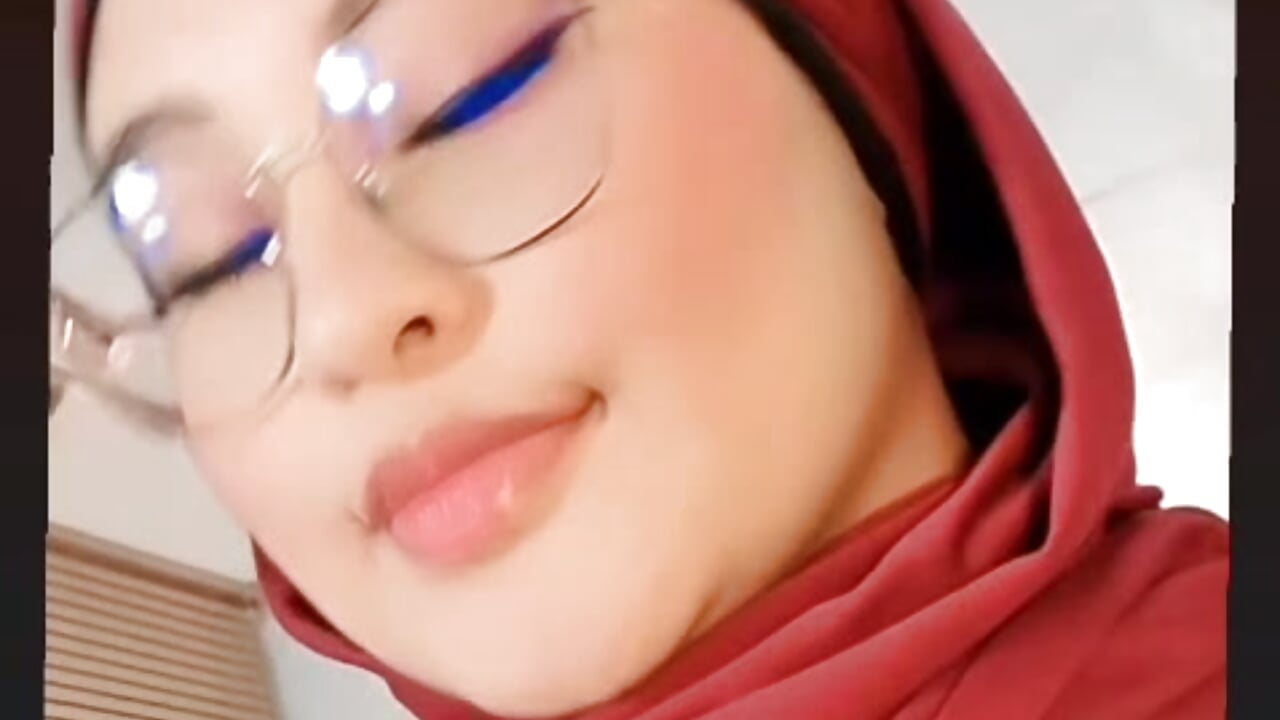 🌹 - video by heluejamil cam model