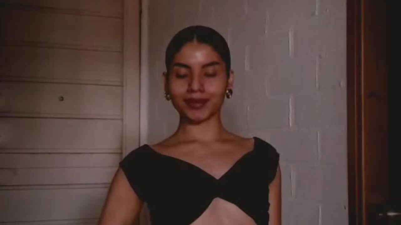 Sensual girl 🦋🫦 - video by naia_cox cam model