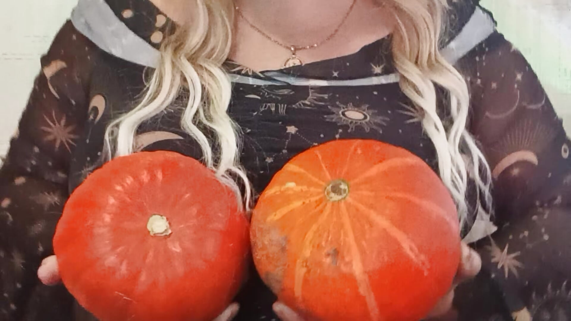 🎃🍁 Halloween 🍁🎃 – video od webkamerové modelky XHelenaX90
