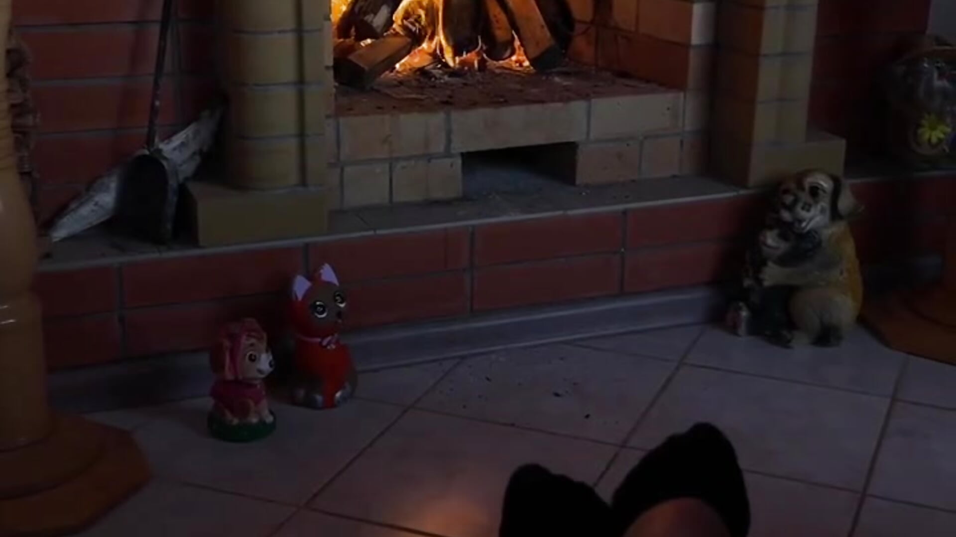 Fireplace 🍷 - video di bigJuicyPussy modella di cam