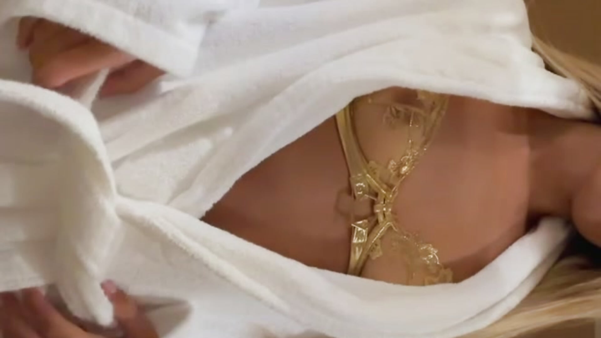 💛✨ – video od webkamerové modelky Izabellaforyou