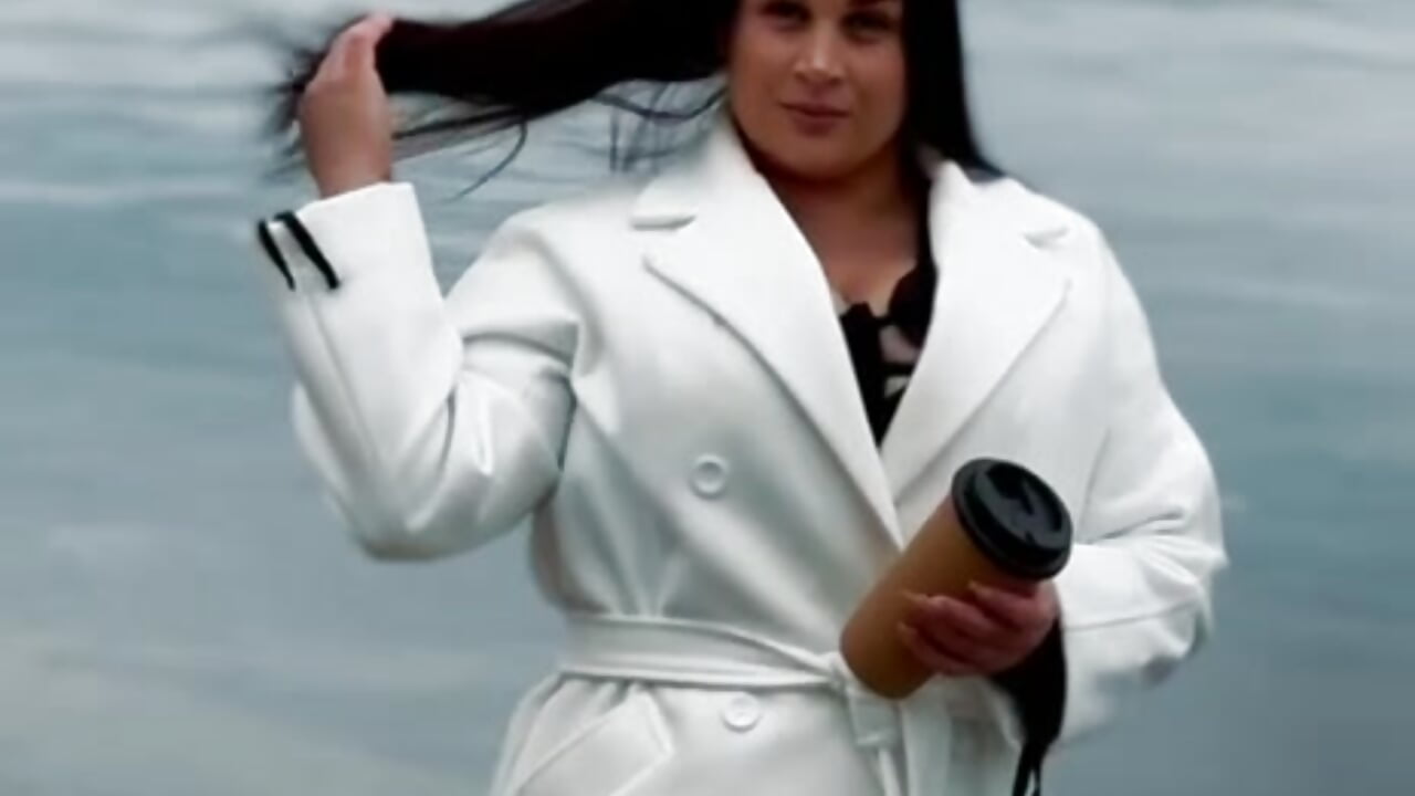 No matter how cold the autumn is,you can still be someone"s spring. - vídeo de yourdelighte_ modelo de câmara