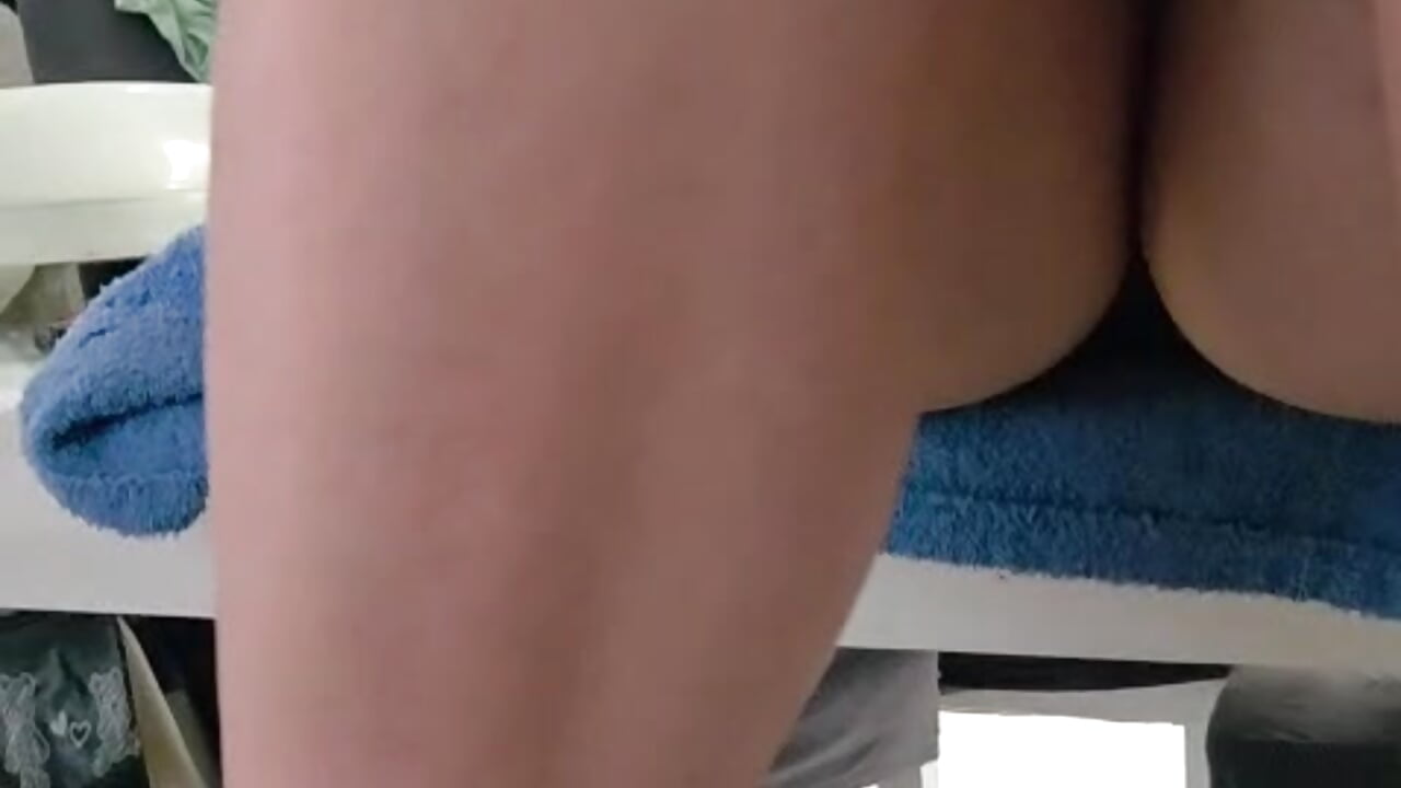 someone is spying on me under my bathrobe 💦👀 - vídeo de la modelo de cam amalia202555