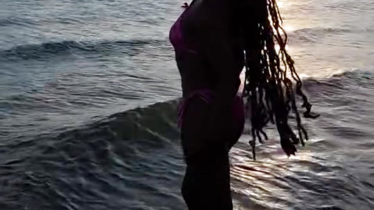 Joy on the beach - فيديو من Go4Joy موديل الكام