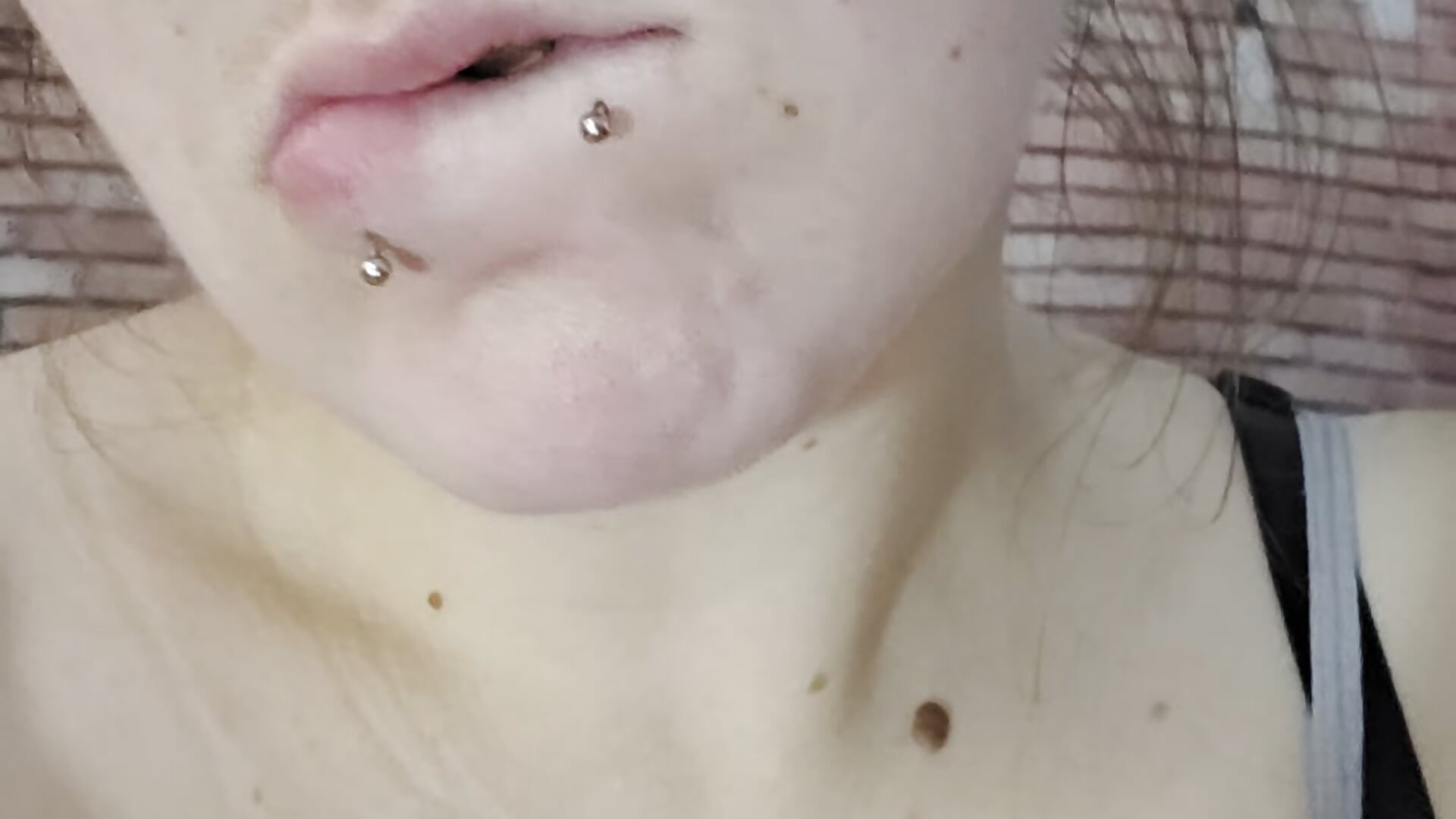 Peaches piercings 😍 - video oleh model kamera queenpeaches121