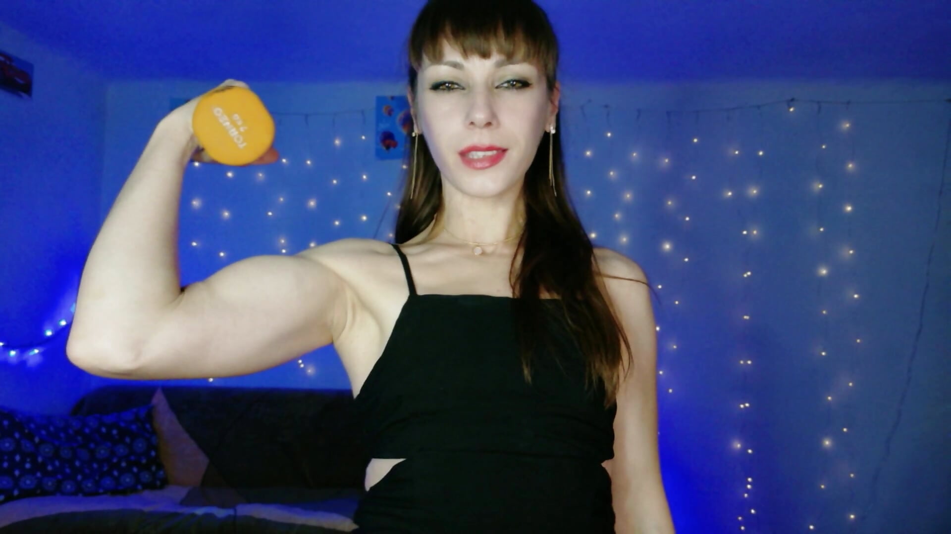 Don't let the dress fool you... I'm showing my muscles - weet_Lady_Selin 캠 모델의 동영상