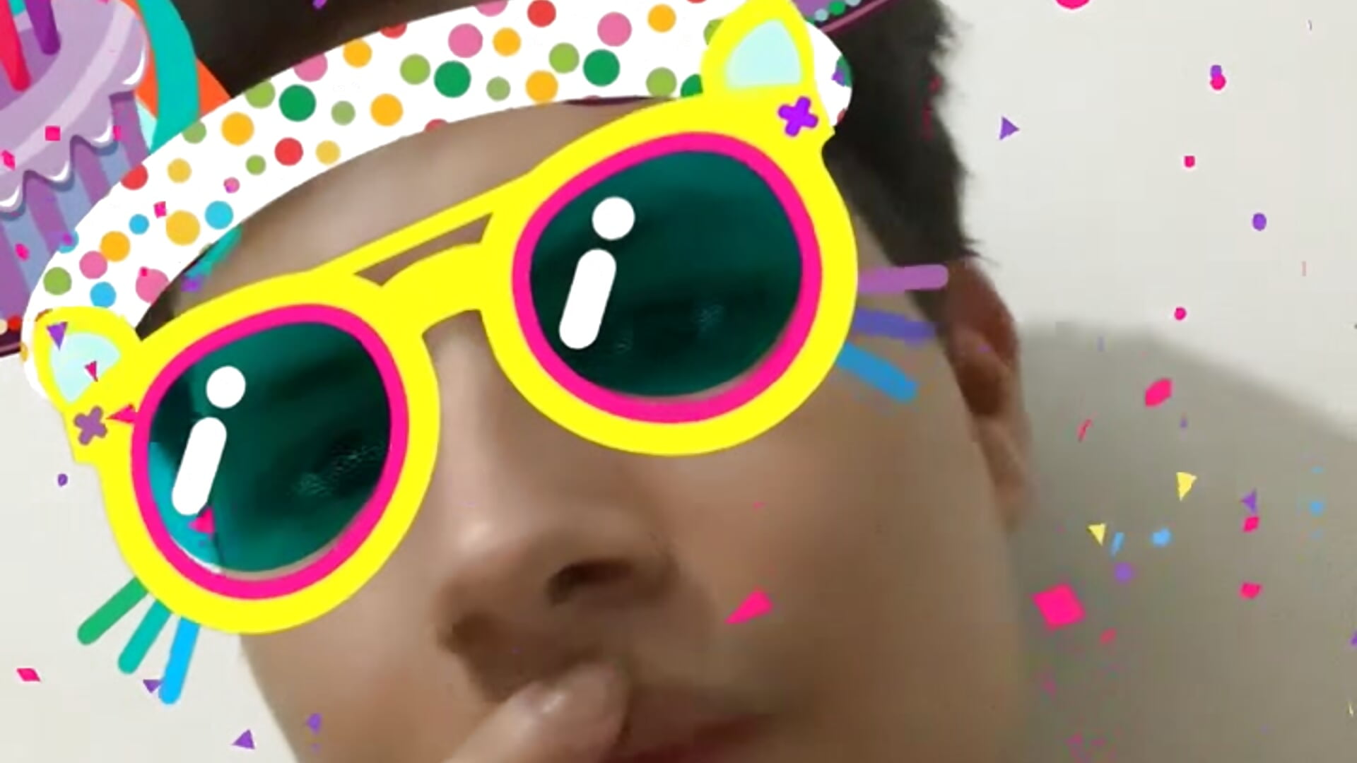 I'm your B-day present - vidéo du modèle de showcams JunahFucks