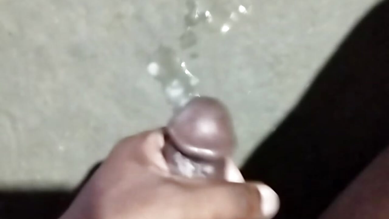 Cum show in private call. Bug cum 💦💦😊🥵