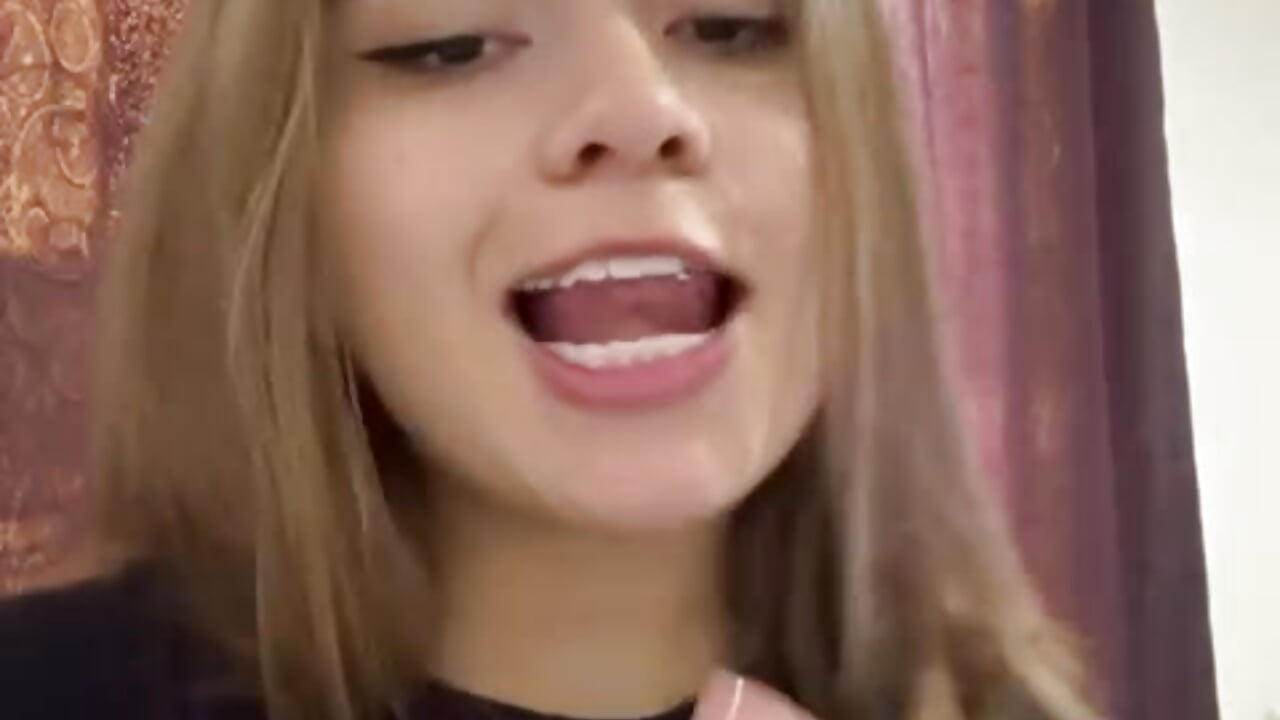 Where temptation becomes art and looking... is never enough." 🔥💋📸 - 視頻由 Annie_Grosse 主播提供