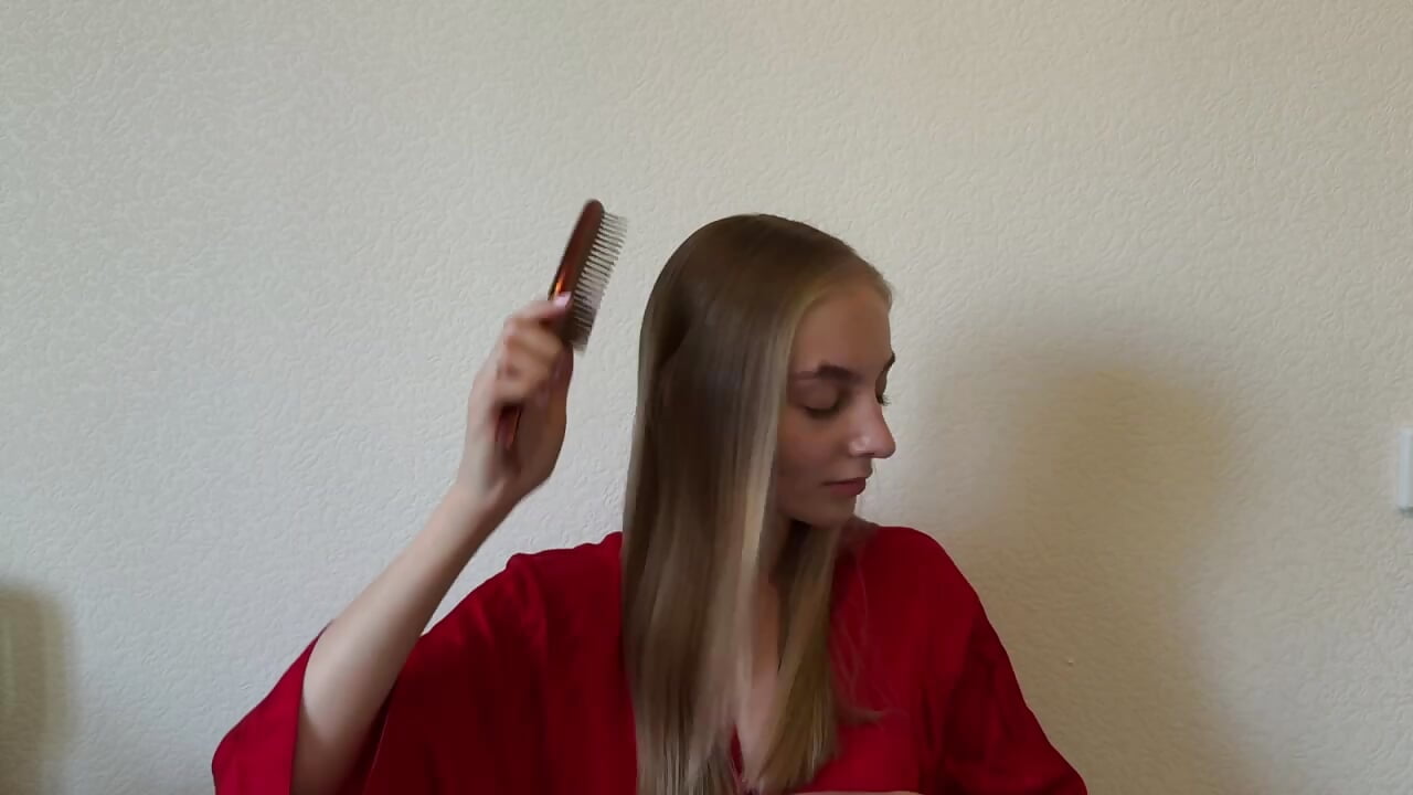 Taking care of my hair - video by Lili_Lucky cam model