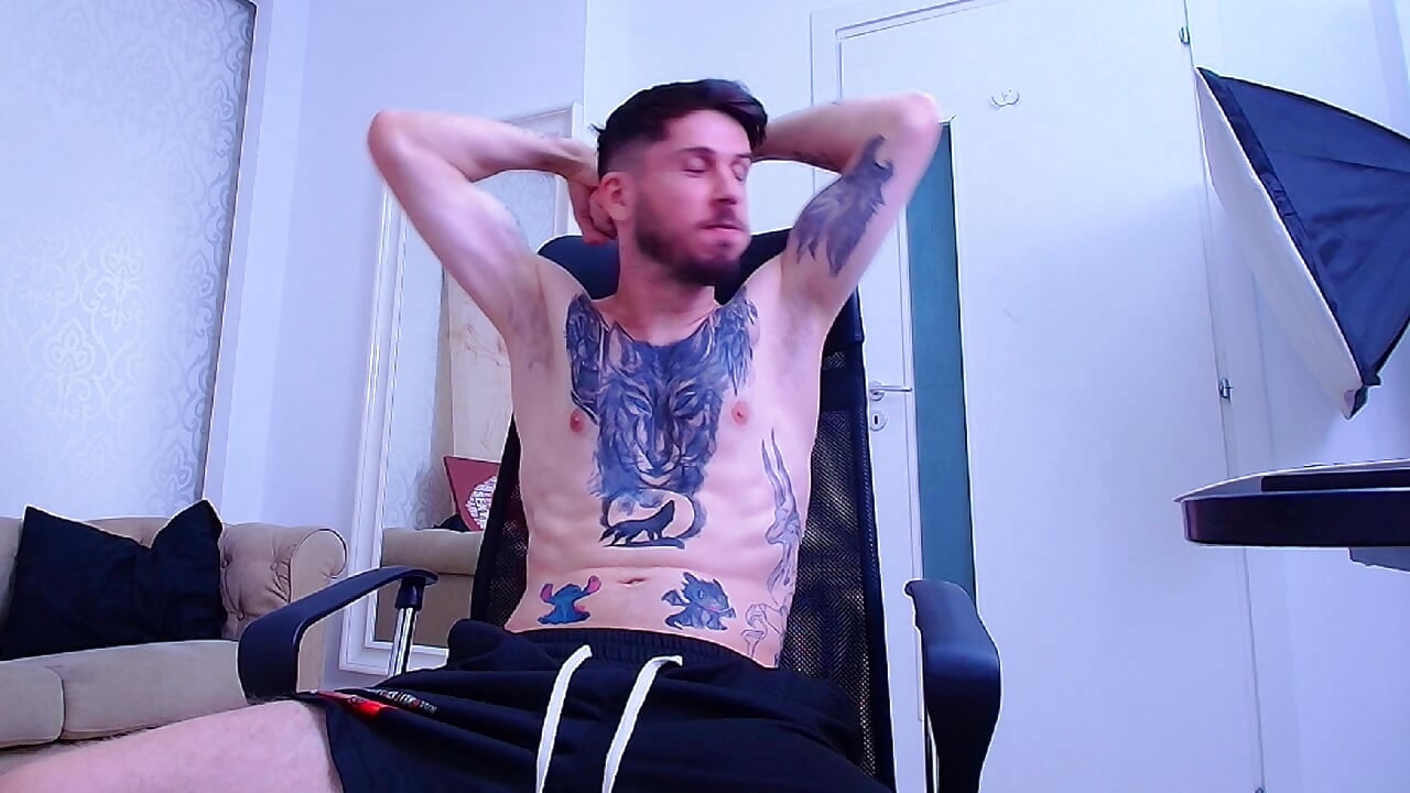 My tattoos - vidéo du modèle de showcams JonahShaw
