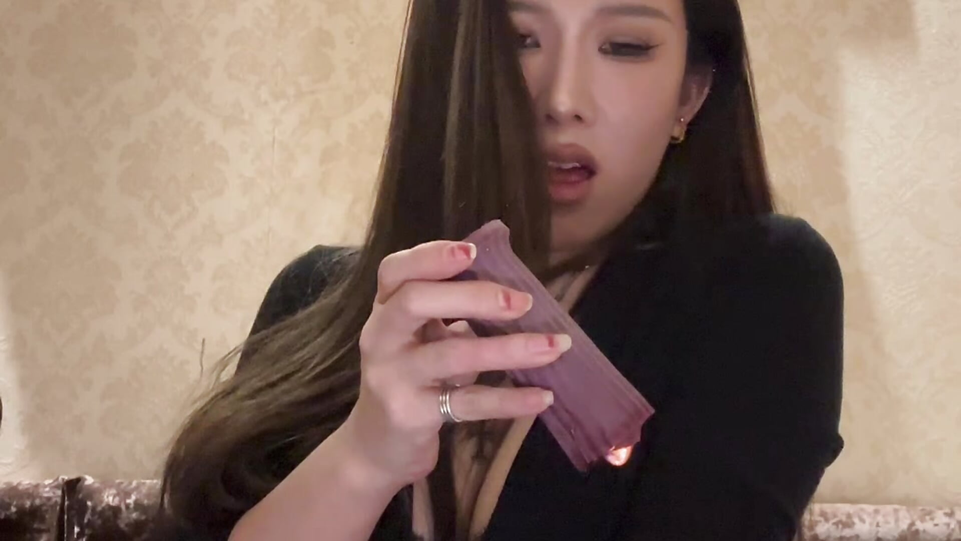 孤独是一个人的狂欢，而狂欢是一群人的孤独 – video od webkamerové modelky Manson13333