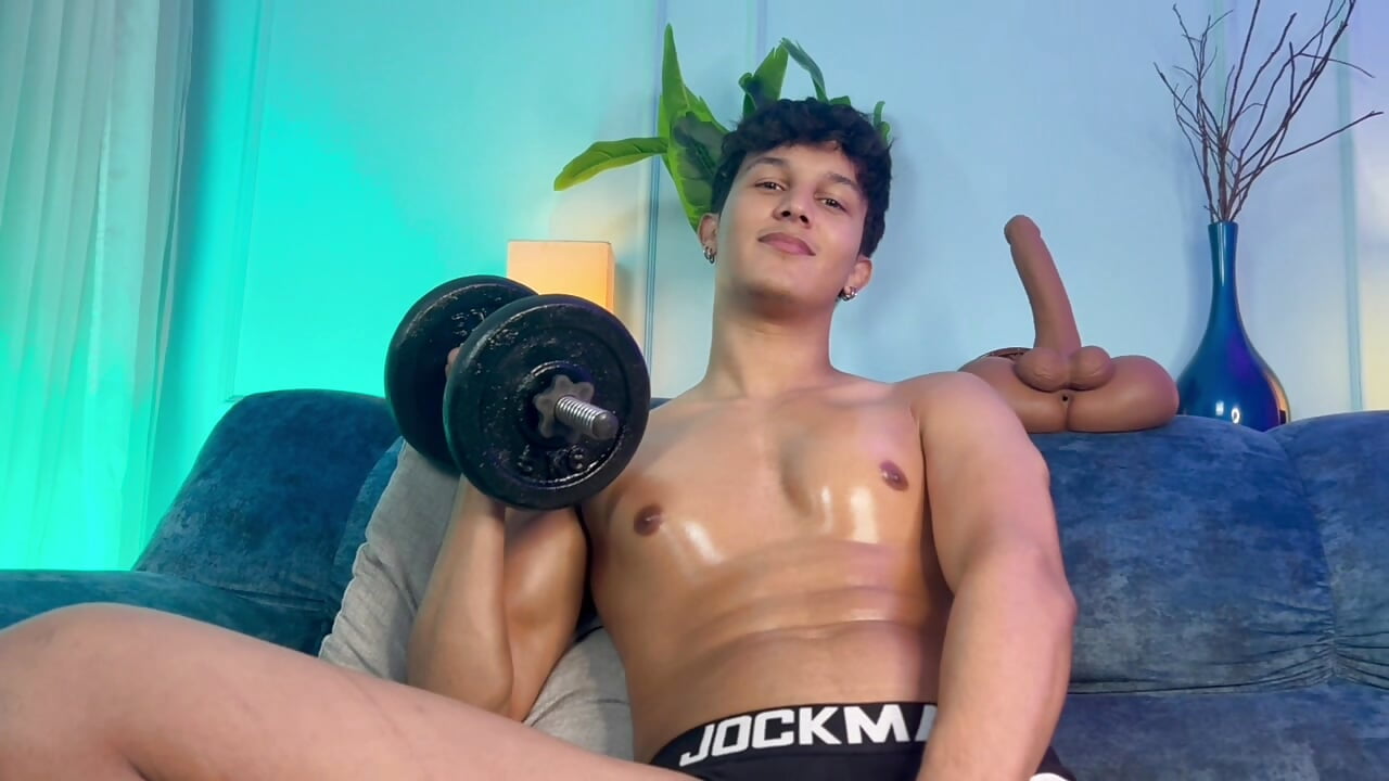 Come and make me sweat with my dumbbells - Vídeo de Leo_Savage_, modelo de vídeos